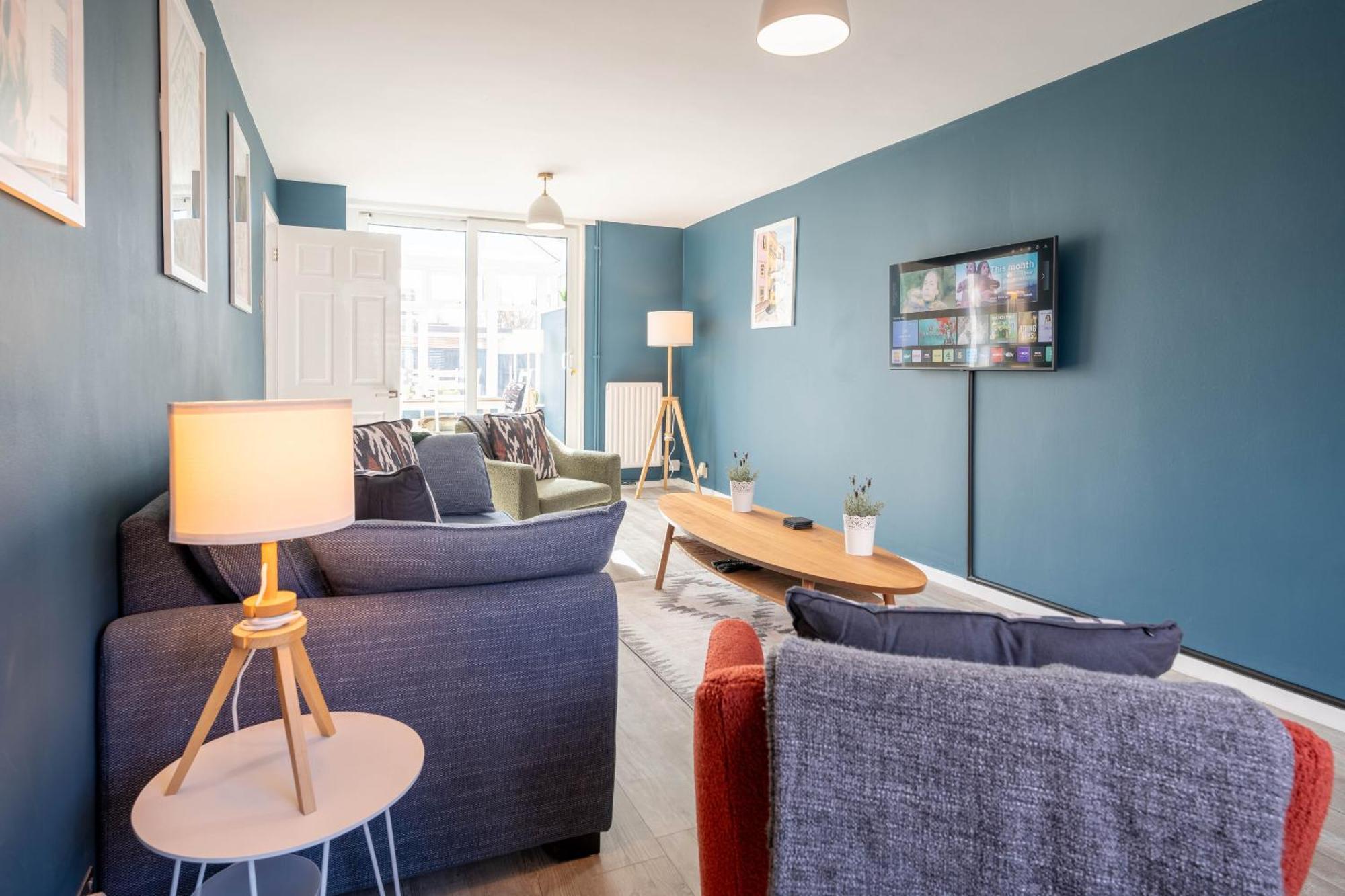 Gatwick Place - 4 Bed 2 Bath Self Contained House With Private Garden Хорли Екстериор снимка