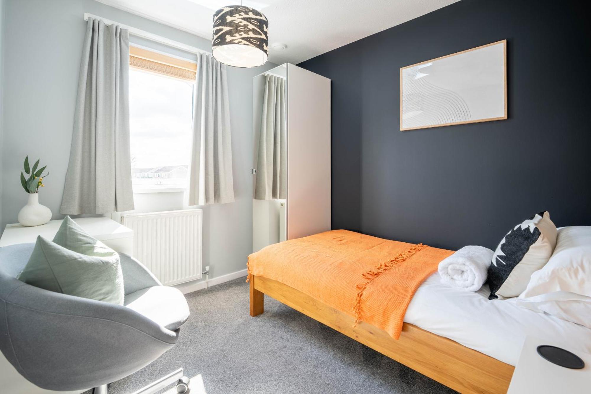Gatwick Place - 4 Bed 2 Bath Self Contained House With Private Garden Хорли Екстериор снимка