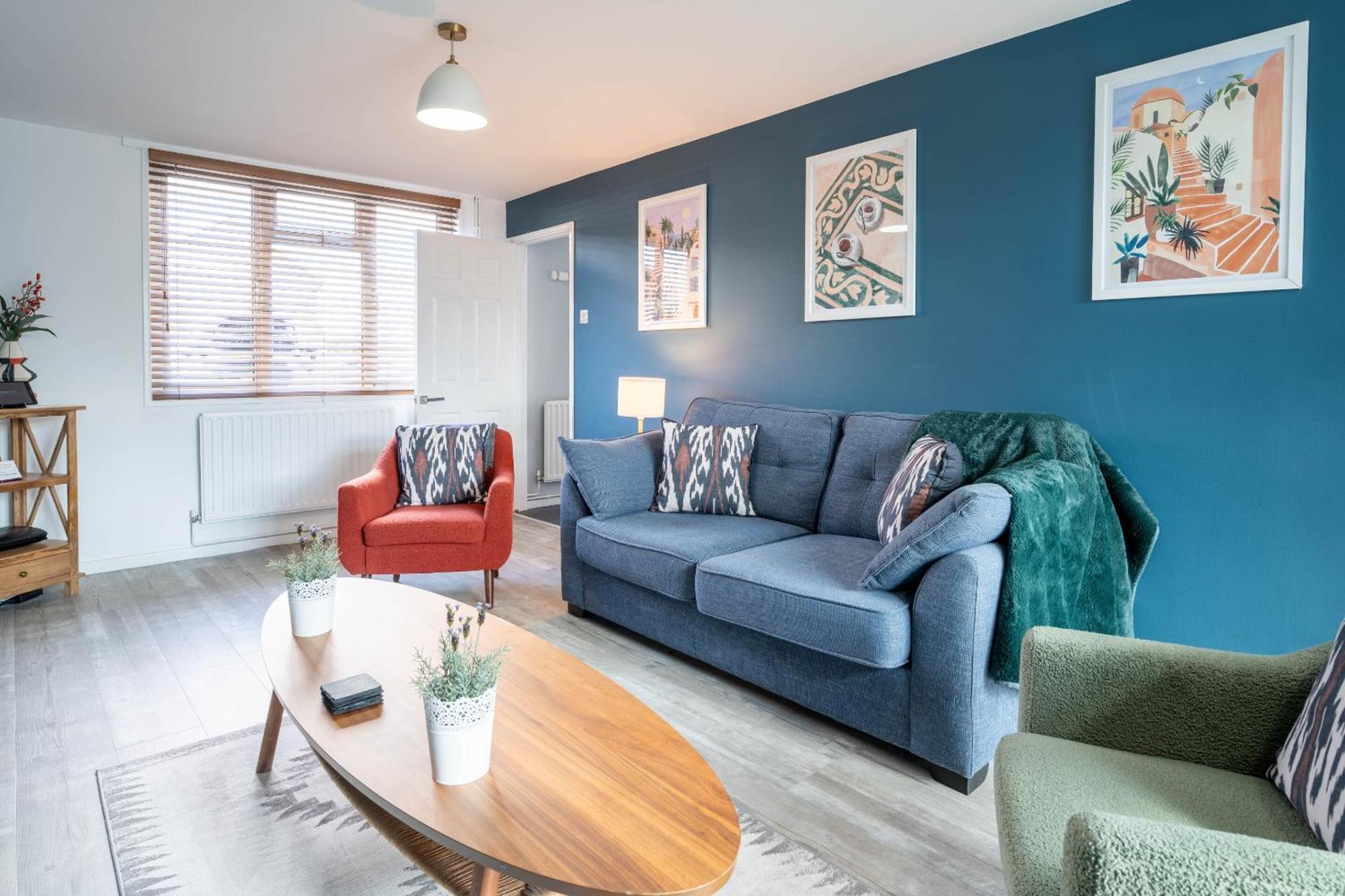 Gatwick Place - 4 Bed 2 Bath Self Contained House With Private Garden Хорли Екстериор снимка